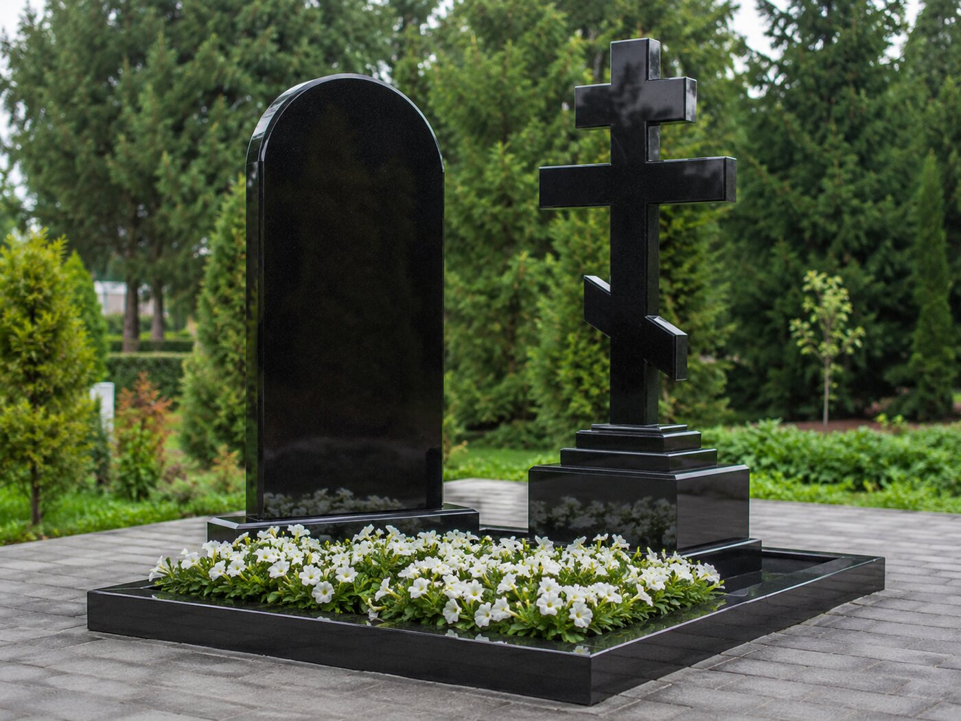 Памятник с крестом и гравировкой